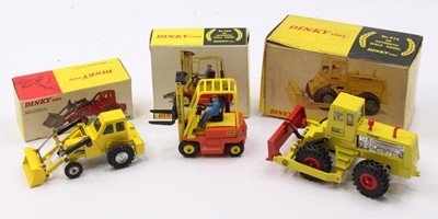 Lot 1170 - A Dinky Toys commercial vehicle and earth...