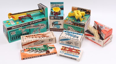 Lot 757 - A collection of six boxed Britains farming...