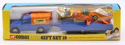 Lot 1267 - A Corgi Toys Flycing Club gift set 19,...