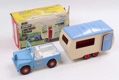 Lot 1773 - A Triang Highways Series Landrover caravan set,...