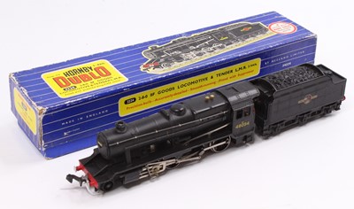 Lot 476 - 3224 Hornby-Dublo 3-rail 2-8-0 8F loco &...