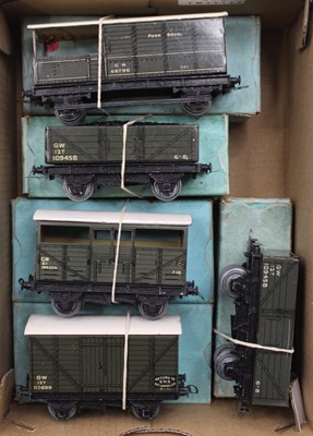 Lot 513 - Five Hornby-Dublo GWR goods wagons with...