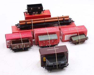 Lot 517 - Five non-Dublo wagons fitted with Dublo...