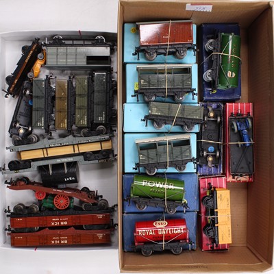 Lot 518 - Ten boxed & 12 unboxed Hornby-Dublo goods...