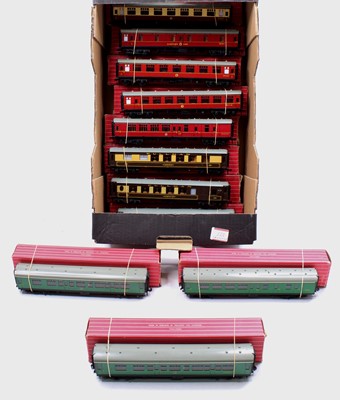 Lot 522 - Eleven Super Detail Hornby-Dublo coaches,...