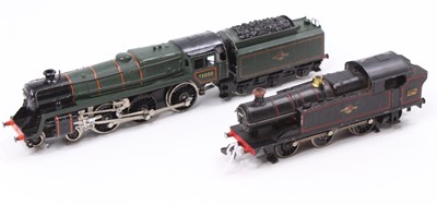 Lot 535 - A small selection of 00-gauge rolling stock:...