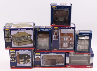 Lot 539 - Scenecraft by Bachmann buildings: 44-0019...