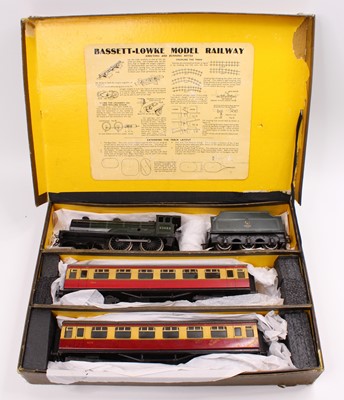 Lot 290 - Bassett-Lowke clockwork passenger train set, 4-...