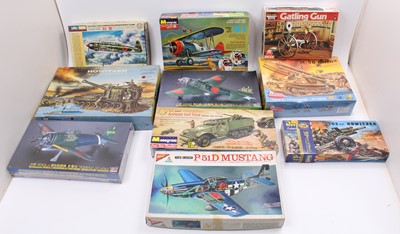 Lot 661 - 10 various mixed scale military model kits,...