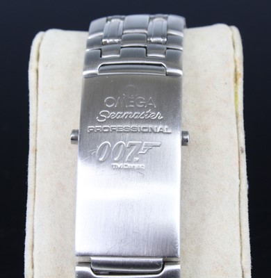 Lot 2261 - A gent's stainless Omega limited edition James...
