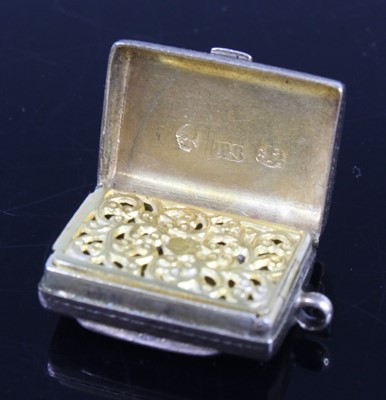 Lot 2090 - An early Victorian silver vinaigrette in the...