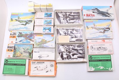 Lot 688 - A collection of 22 various boxed model kits...