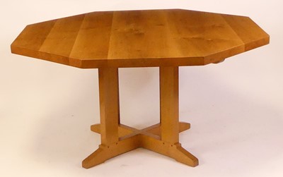 Lot 839 - A good quality contemporary light oak...