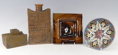 Lot 525 - A collection of sundry studio pottery,...