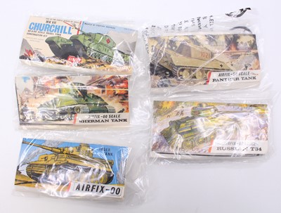 Lot 691 - Five various vintage bagged Airfix military...