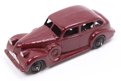 Lot 1135 - Dinky toys No.39d Buick "Viceroy" saloon,...