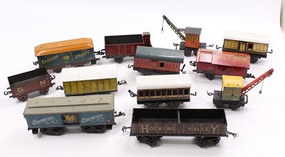 Lot 322 - Tray containing 12 wagons/coaches all...