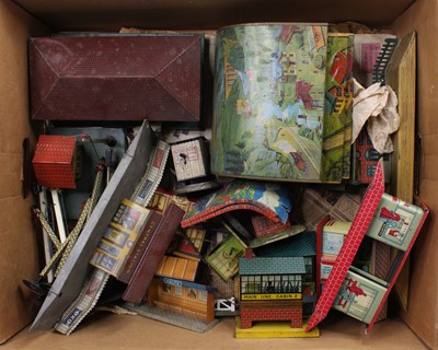 Lot 326 - Large tray containing many tinplate 0-gauge...