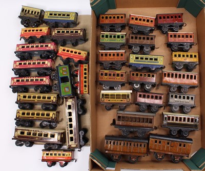 Lot 327 - Tray containing approx 33 passenger coaches...