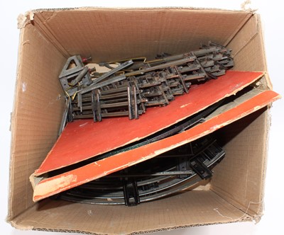 Lot 333 - Hornby 0-gauge track: Electric – one 2’ point...