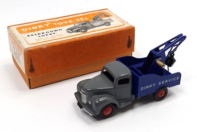 Lot 1023 - Dinky Toys No. 25x Commer Breakdown Lorry...