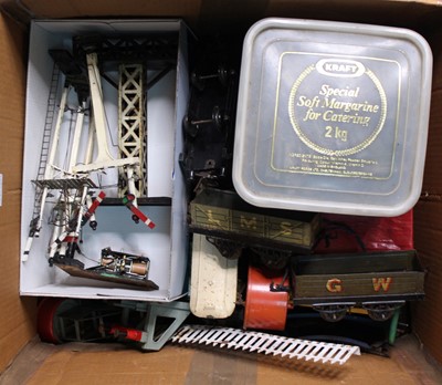 Lot 356 - A small selection of Hornby 0-gauge items:...