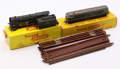 Lot 585 - Triang TT items: Co-Co diesel D5501 BR green,...