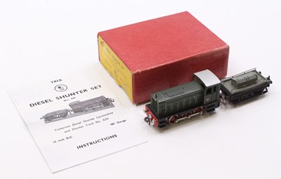 Lot 590 - Trix No.244 diesel shunter set, with shunter’s...