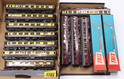 Lot 602 - Thirteen Trix plastic coaches – a varied...