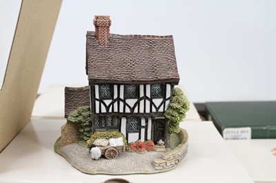 Lot 82 - A collection of Lilliput Lane cottage models...