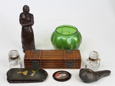 Lot 84 - Miscellaneous items to include a Loetz style...