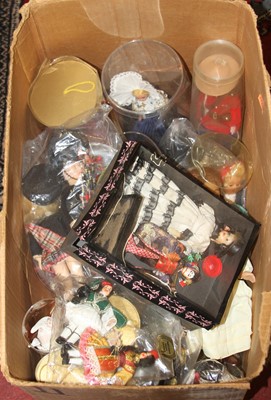 Lot 1600 - A quantity of mixed souvenir dolls