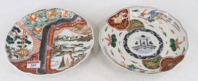 Lot 285 - A Japanese imari lobed dish, dia.21.5cm;...