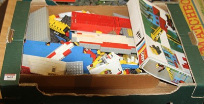 Lot 1605 - A quantity of mixed vintage Lego