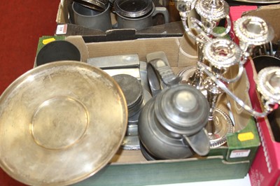 Lot 317 - A box of assorted metalware, to include modern...