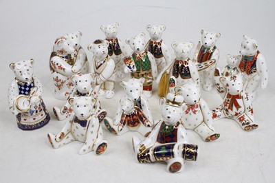 Lot 290 - A collection of 15 Royal Crown Derby models of...