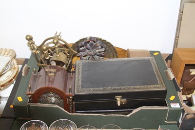 Lot 736 - Miscellaneous items to include a jewellery box,...