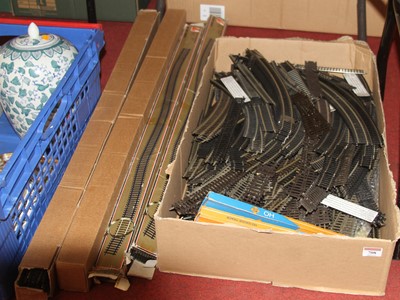 Lot 708 - A collection of HO gauge model railway track