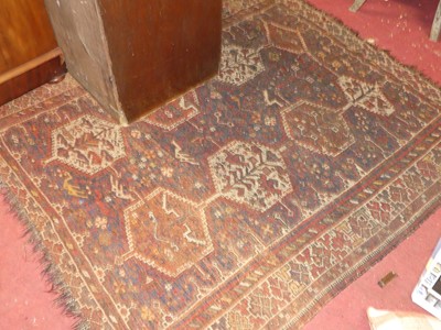 Lot 1174 - A Persian woollen Shiraz rug, the lozenge...