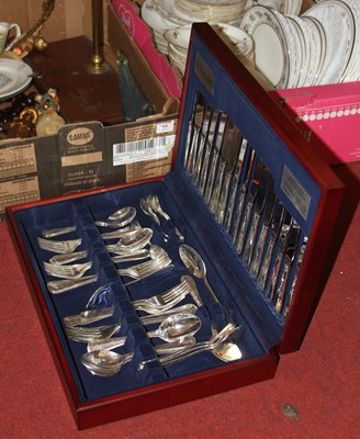 Lot 704 - Miscellaneous items to include a Viner's...