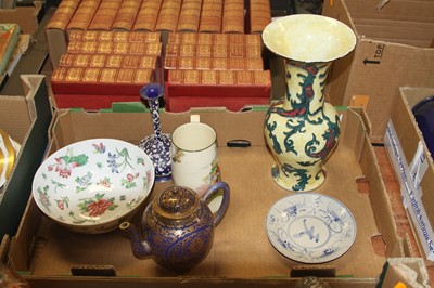 Lot 662 - Mixed ceramics, to include a Chinese blue and...