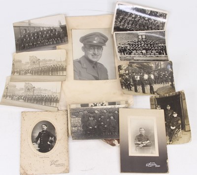 Lot 589 - A collection of early 20th century military...