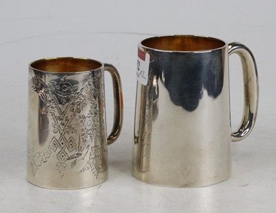 Lot 352 - An Edwardian silver cylindrical christening...