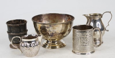 Lot 371 - Mixed silverwares, to include a footed bowl...