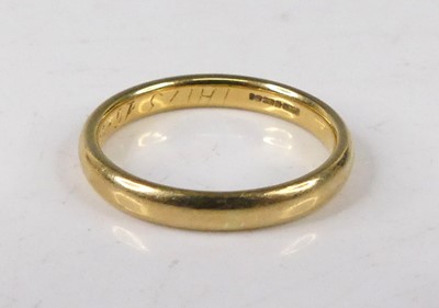 Lot 401 - An 18ct gold wedding band, 3.7g, size M/N