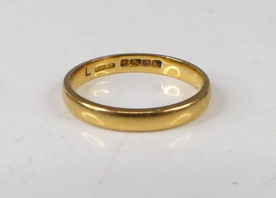 Lot 405 - A 22ct gold wedding band, 2.8g, size K