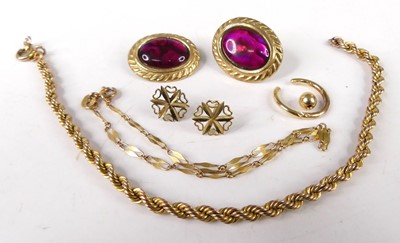 Lot 444 - Assorted 9ct gold jewellery, to include a pair...