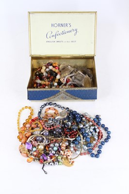 Lot 500 - A collection of costume jewellery to include...