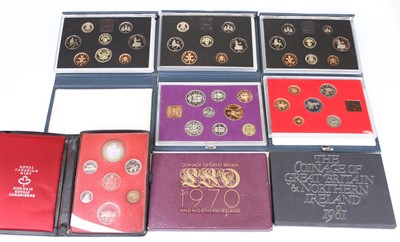 Lot 530 - A collection of cased proof sets to include Gt...