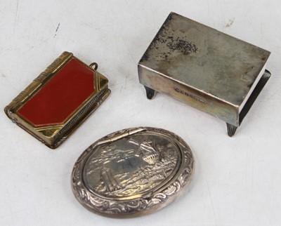 Lot 552 - A reproduction Dutch white metal snuff box of...